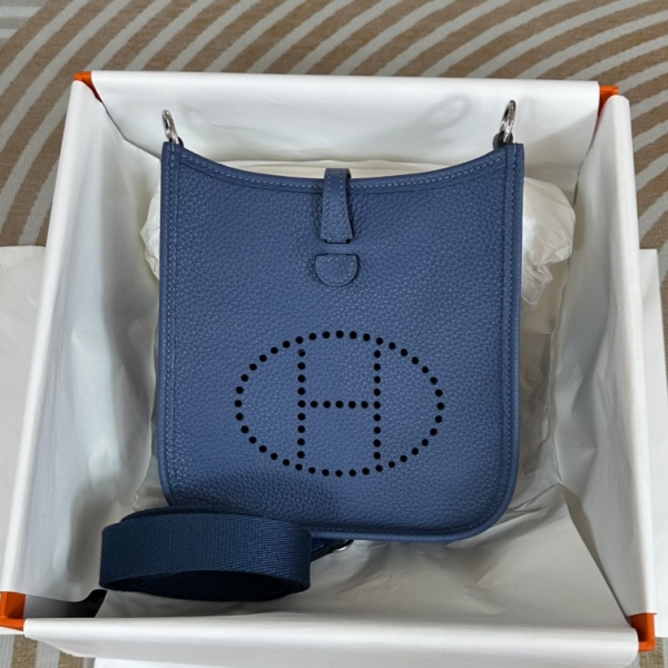 【エルメス HERMES】エブリンアマゾンTPM トリヨンクレマンス トレンチ ブルーブライトン  シルバー金具 (100%マシン)